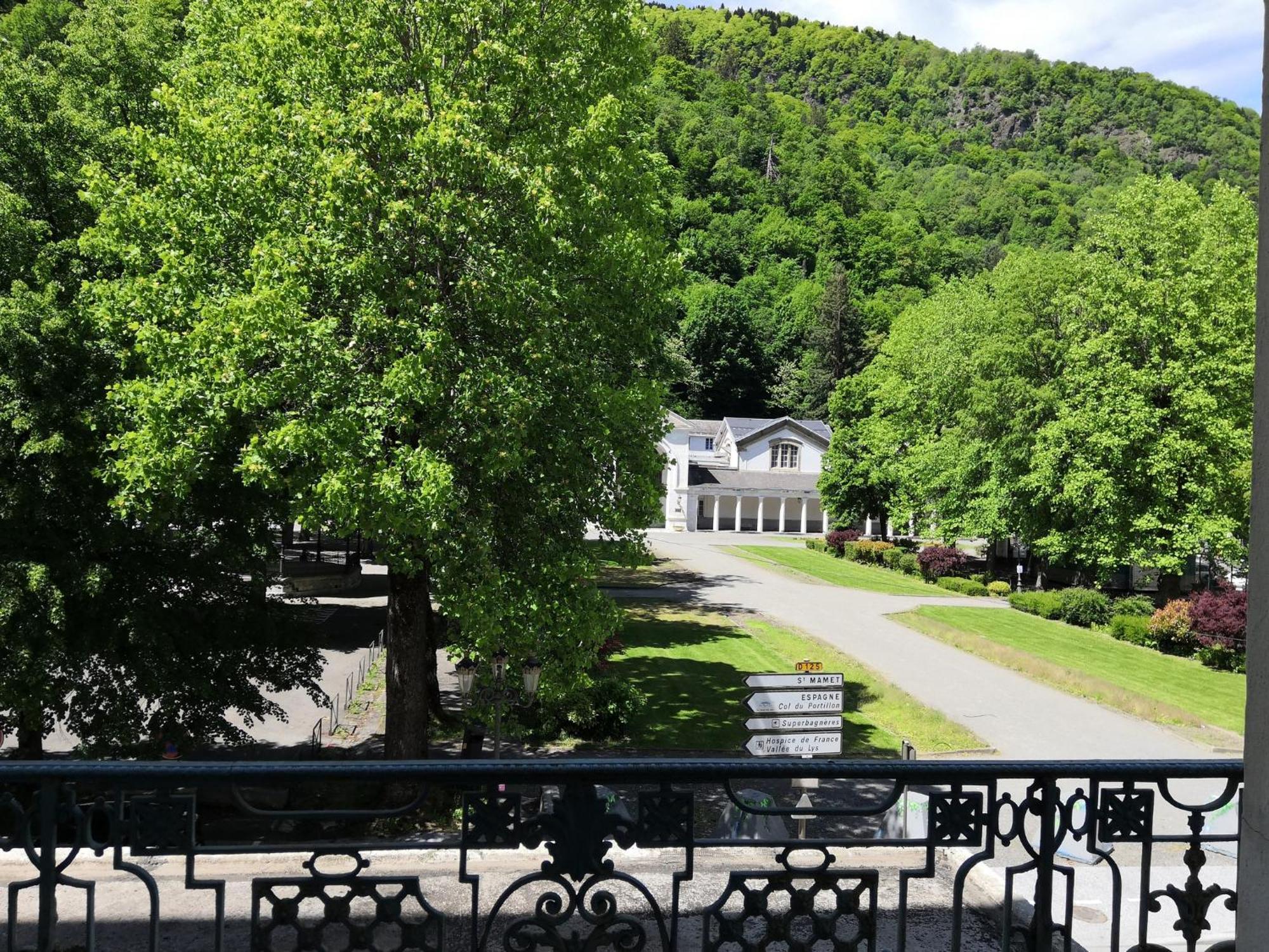 Royal Luchon Aparthotel Bagneres-de-Luchon Exterior photo