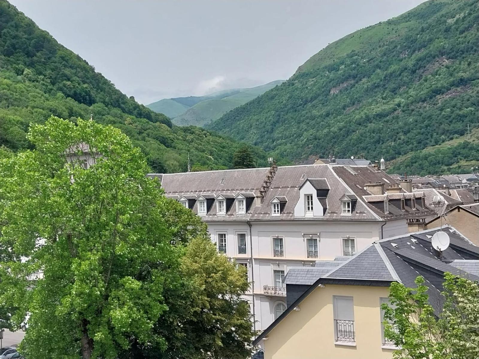 Royal Luchon Aparthotel Bagneres-de-Luchon Exterior photo
